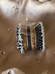 Derniers ensembles de Chudiyan de couleur élégante pour femmes de style unique Ensemble de bracelets de bonne qualité en verre de couleur unie - Product Image 2