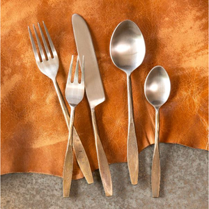 Ensemble de couverts élégant avec finition argentée, idéal pour la cuisine à domicile, les restaurants et les hôtels fabriqués à la main en Inde - Product Image 4