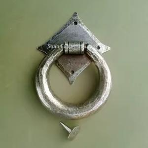 Aldaba de puerta de metal de latón puro con forma de cabeza de ciervo, aldaba de puerta con acabado dorado de alta calidad para uso en villas de hotel en casa - Product Image 5