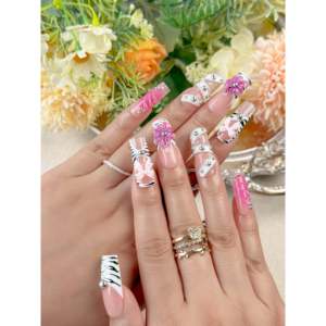 Uñas Postizas con Diseño Floral Fantasy para Mujer - Product Image 4