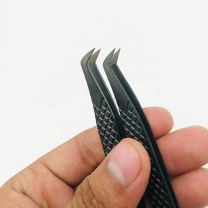 Vente en gros pince à cils professionnelle solide en acier inoxydable avec poignée diamantée Faux cils avec logo personnalisé Plasma noir pointu - Product Image 1
