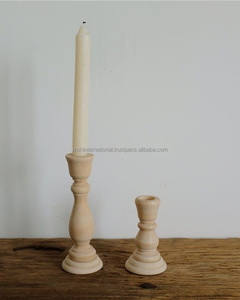 Hecho a mano de madera de mango, nuestro candelabro de pilar tiene el aspecto rústico de la madera flotante. - Product Image 2