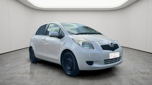 Toyota Vitz 2006 Usado, Automático, R20, Volante a la Izquierda, Hatchback, Portaequipajes de Aluminio, Cámara, 1 Propietario, 50k-75k Millas - Product Image 6