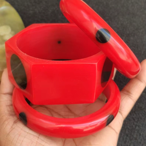 Haute qualité Vintage Bracelet en forme de C nouvelle résine noir blanc mode Bracelet Direct usine en gros pour les femmes bijoux - Product Image 1