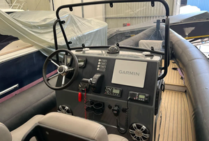 Bateaux à moteur multi-usages Tornados 8.5 de 2014, 9 m, 300 ch, propulsion directe, bateaux semi-rigides en fibre de verre, jet-boat, sport, loisirs, famille, aventure avec remorque - Product Image 2