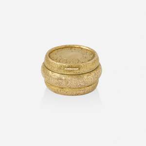 กล่องยาทองเหลืองขนาดพกพาที่หรูหราพร้อมการออกแบบที่ซับซ้อนซึ่งเพิ่มเสน่ห์แบบคลาสสิกให้กับกิจวัตรด้านสุขภาพประจำวันของคุณ - Product Image 3