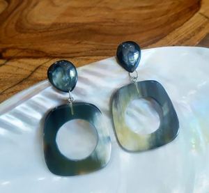 Pendientes de cuerno hechos a mano para mujer Pendientes de cuerno natural con diseño tribal Pendientes colgantes de cuerno ligero - Product Image 3