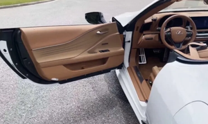 JTHMPAAY1RA110679 2024 รถคูเป้หรู ขับเคลื่อนล้อหลัง เครื่องยนต์ 5.0 ลิตร V8 471 แรงม้า แรงบิด 540 นิวตันเมตร ความเร็วสูงสุด 270 กม./ชม. ภายในตกแต่งด้วยหนังพรีเมียม ไมล์น้อย - Product Image 4