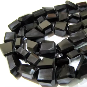 Cuentas de espinela negra natural cortadas con láser/Cuentas de color negro genuino con forma de pepita 10mm a 12mm Strand 10 pulgadas - Product Image 1