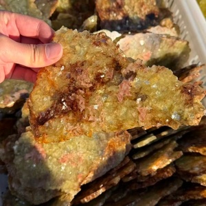 Irisan Mika Emas Alami Tidak Beraturan Berkilau Spesimen Mineral Muscovite Emas Tipis untuk Dekorasi Rumah & Pembuatan Perhiasan - Product Image 4