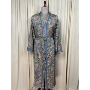Vestido Kimono de Seda Reciclada Estilo Boho Chic Vintage para Mujer, Ideal para la Playa, Resort, Casa o como Bata de Baño - Product Image 1