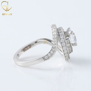 Anillo de derivación de remolino de nuevo diseño, anillo de compromiso de diamante de moissanita de corte redondo de 1,5 CT, anillo de bodas de doble halo de oro blanco de 14K - Product Image 3