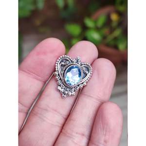 Anillo de Plata de Ley 925 Hecho a Mano con Topacio Azul en Forma de Corazón, Anillo de Promesa con Gema Ovalada Natural, Joyería de Regalo con Piedra de Nacimiento de Diciembre - Product Image 5