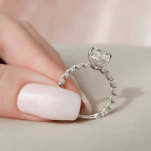 Anillo de Lujo con Diamante Moissanite de Corte Ovalado Lateral, Elegante y Lujoso, de Plata 925 - Product Image 4