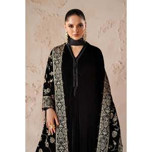 Chal de Terciopelo Bordado Floral VS-57 - Estola Ligera de Rayón y Algodón Suave para Invierno - Product Image 4