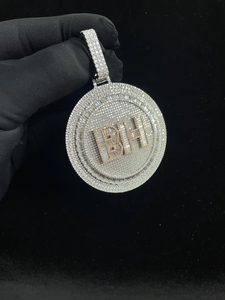 Colgante de lujo de plata de ley 925 con diamante de moissanita VVS, letra personalizada, estilo hip hop, amuleto de lujo para uso diario. - Product Image 3