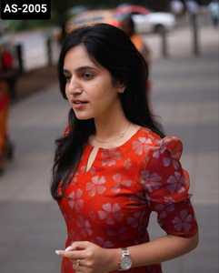 Nuevo diseñador de ropa de mujer elegante Raguler Wear Organza diseño impreso Kurtis con precio bajo con manga corta Kurtis para mujer - Product Image 3