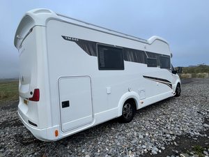 Autocaravana de Alta Gama 2023 con Cocina, Baño y Área de Dormir para Viajes de Larga Distancia y Aventuras - Product Image 6