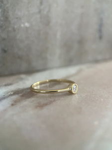 Anillo de Diamante Moissanite de 3mm y 2ct, Corte Ovalado, Oro Amarillo de 14K, Certificado IGI, para Bodas y Aniversarios, de Itty Bitty Beauties - Product Image 3