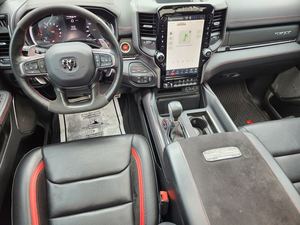 2023 RAM 1500 TRX Crew Cab 4WD Intérieur foncé Sièges en cuir Boîte de vitesses automatique Caméra arrière R17 Barre de toit en alliage Direction gauche - Product Image 4