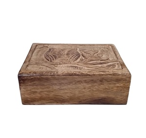 Nueva caja de juego de cartas de madera elegante con bisagras lisas perfecta para sostener y organizar naipes de forma segura - Product Image 3