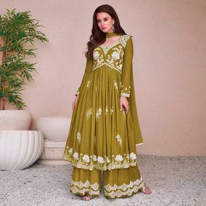 Sharara Gharara, tenue traditionnelle indienne, broderie ethnique, géorgette, été, travail au fil, prêt-à-porter, tenue de fête, salwar kameez - Product Image 1