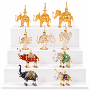 Contenants d'attar de collection, flacons de parfum en verre faits à la main en Égypte, en forme d'éléphant, décoratifs - Product Image 1