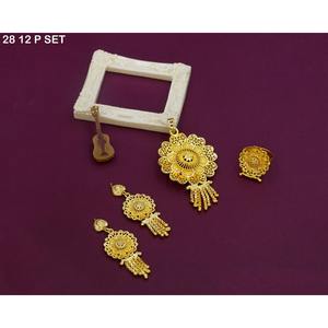 Collar con colgante de flor para mujer de calidad superior chapado en oro con pendientes, joyería de moda para mujer, regalo, fiesta de boda - Product Image 4