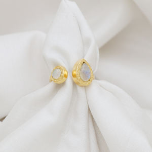 Venta al por mayor arcoíris piedra lunar joyería chapado en oro ajustable piedra lunar natural anillo 925 plata esterlina - Product Image 2