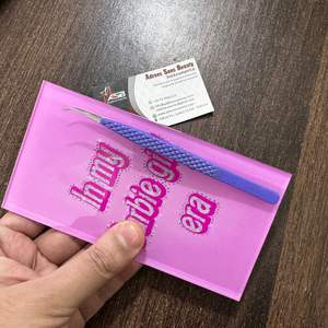 Plateau à cils en acrylique personnalisable avec logo imprimé sur mesure, transparent, avec pince à épiler - Product Image 2