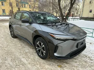 Toyota BZ4X 2022, Tracción en las Cuatro Ruedas, Techo Metálico Automático Individual Oscuro, Asientos de Cuero, Batería de Litio, Techo Solar Panorámico Premium - Product Image 4