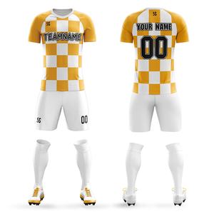 Ensemble de vêtements de football à sublimation personnalisée Kits de football pour adultes à prix bon marché avec maillots originaux imprimés par transfert à chaud - Product Image 1