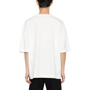 Camiseta minimalista elegante, ideal para empacar viajes, cenas entre semana, salones sociales o explorar nuevos lugares de barrio. - Product Image 3