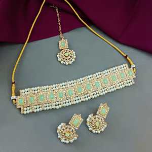 ชุดสร้อยคอแบบโชคเกอร์ประดับคริสตัลและมุกเทียมชุบทองสไตล์อินเดียโบราณ พร้อมต่างหูแบบชานด์บาลีและมงกุฎมงติกก้า ของขวัญสำหรับผู้หญิง - Product Image 2