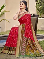 Sari en soie Banarasi Pochampally semi-blanc de qualité supérieure, motif zigzag sur toute la surface |   Ikkat tissé à la main |   Tout pour les femmes