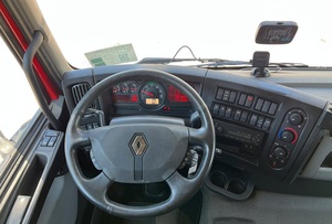 Camion de fret rouge Renault série T, vue avant, charge utile maximale supérieure à 3001 kg, véhicule utilitaire - Product Image 4