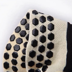 Chaussettes de football antidérapantes fabriquées au Pakistan, logo personnalisé, chaussettes habillées de haute qualité, meilleur design, chaussettes de sport pour hommes - Product Image 2