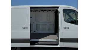Fourgon utilitaire Mercedes-Benz Sprinter 2500 2023, toit standard, moteur diesel I4 HO, 144 pouces, propulsion arrière - Product Image 4