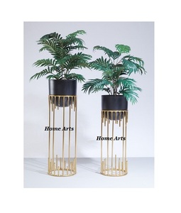 Juego de 2 macetas de diferentes tamaños hechas a mano de hierro dorado y negro de fabricación y exportador en la India - Product Image 5