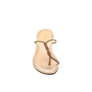 FN0710 Robes de cocktail dorées avec chappal élégant pour les occasions spéciales - Product Image 1