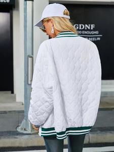 Chaqueta Varsity de Lana Acolchada para Mujer 2026, Chaqueta de Béisbol con Letras Impresas Personalizadas, Venta al Por Mayor OEM - Product Image 2