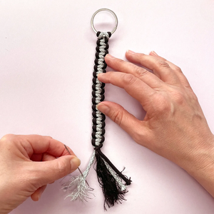 Servilleteros de Halloween espeluznantes pero elegantes servilleteros tejidos perfectos para cenas temáticas y fiestas navideñas - Product Image 6