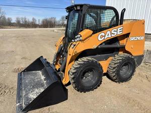 Chargeuse compacte sur pneus CASE SR210B d'occasion pour travaux de construction, agriculture et manutention de matériaux - Product Image 3
