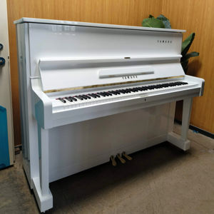 Piano Vertical Clásico Yamaha U1D, Importación de Japón, Artesanía Superior, Acabado Negro de Alta Calidad, Rendimiento Suave - Product Image 1