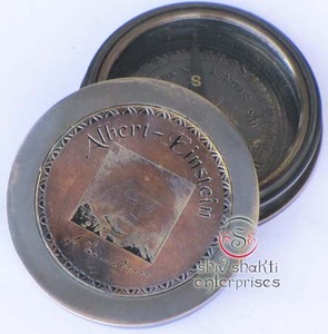 Brújula de latón antiguo Albert Einstein con figura histórica Brújula de bolsillo grabada de Estilo Vintage para regalo - Product Image 2