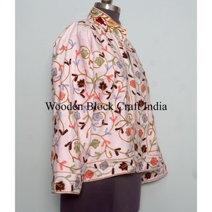 Veste Kimono Bohème en Velours Suzani Ethnique, Vêtement de Style, Broderie Faite Main, Manteau Vintage Suzani pour Femmes - Product Image 4