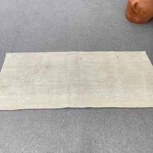 พรมวินเทจ ขนาดเล็ก 2.4x5.5 ฟุต พรมตุรกี สีขาวเทา พรมขนสัตว์สีพื้น - Product Image 2