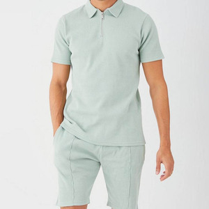Conjunto de camiseta y pantalones cortos de verano con logotipo personalizado de diseño novedoso 2025 estilo informal transpirable de algodón de alta calidad - Product Image 1