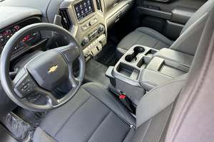 Chevrolet Silverado 3500HD 2024, Camioneta de Trabajo, Cabina Regular, Volante a la Izquierda, 4x4, Automática, Cuero Oscuro, Techo Corredizo R19 - Product Image 5