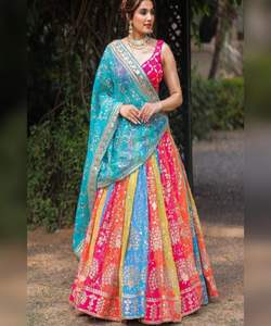 Imprimé Floral Lehenga Choli Ensemble un bouquet de couleur et de charme apportant de la joie et de la fête à chaque occasion et célébration. - Product Image 6